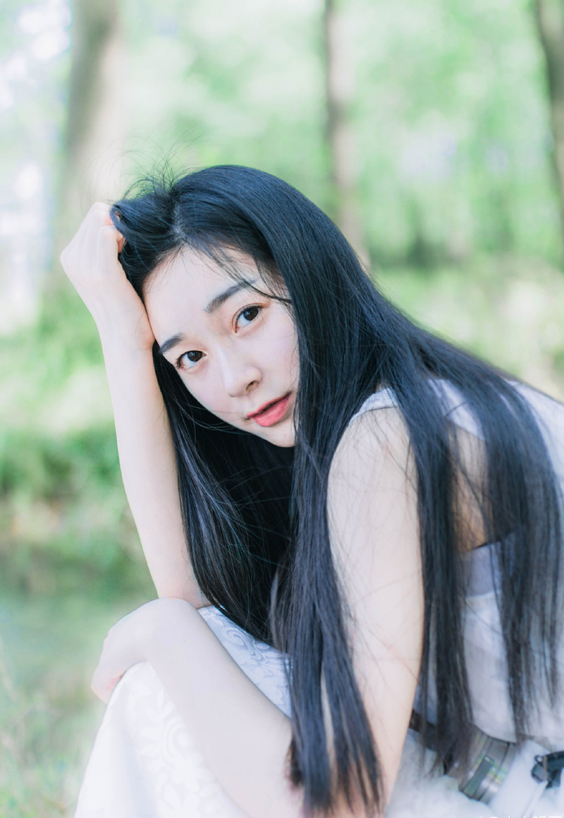 “把船靠岸，迎都督遗体回营！”吕蒙站起来，深深的吸了一口气，看向众人道：“派人赶往建业，将此事报知主公。”